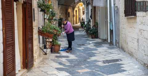 Bari Vecchia e la sua particolare pavimentazione stradale: ecco perch  bianca e nera